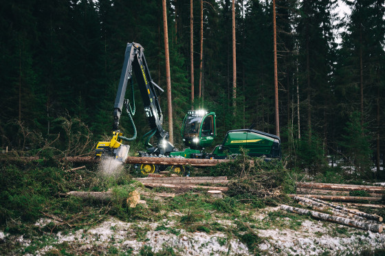 John Deere 1270H harvester